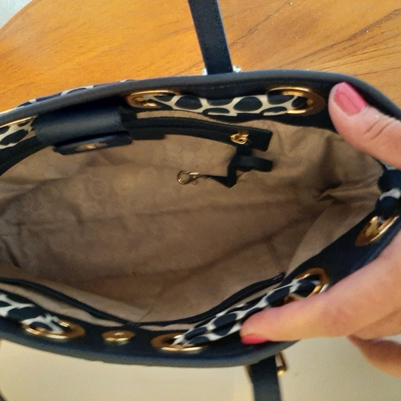 Michael Kors New Navy Tote With Matching Scarf. - Picture 5 of 5